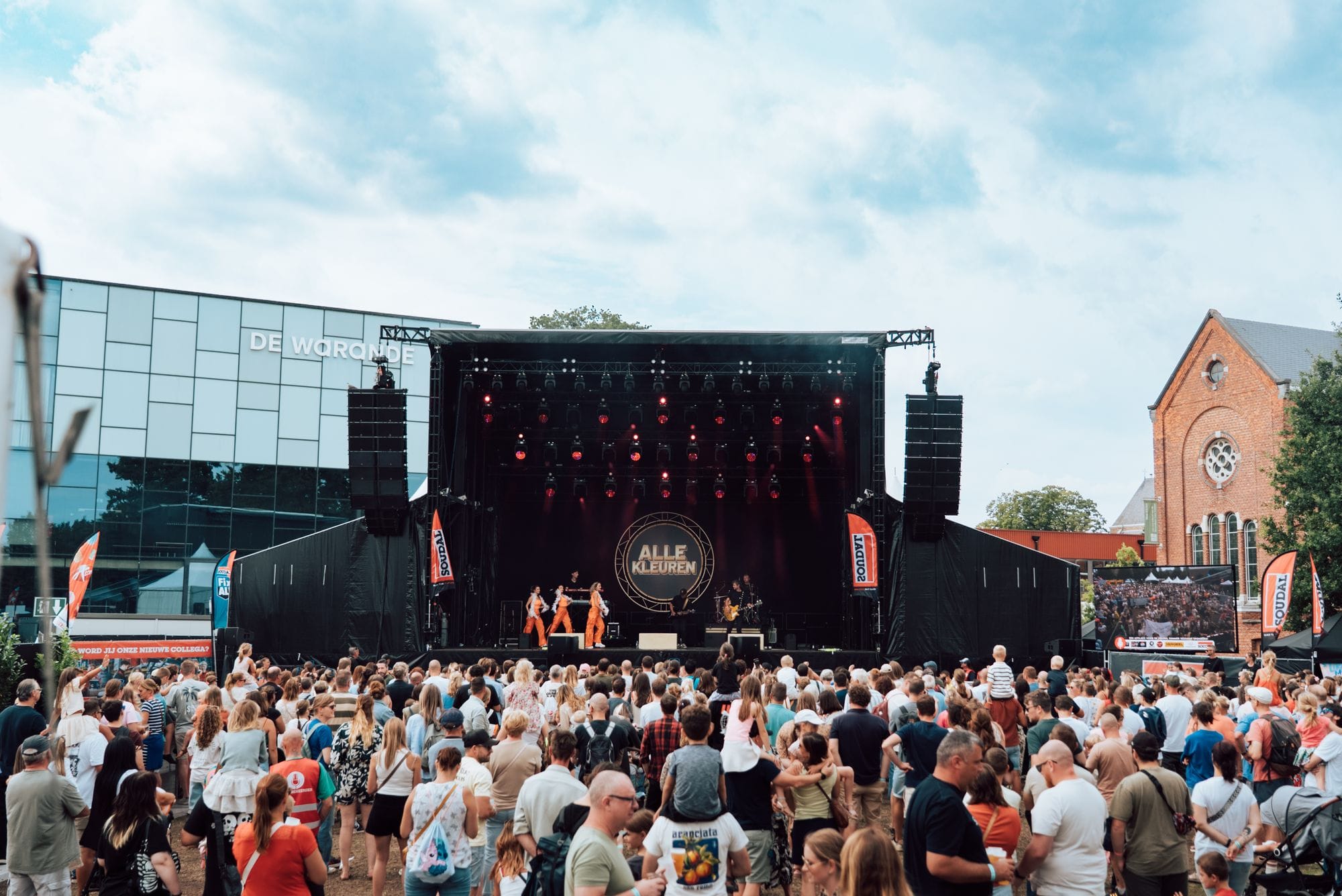 Publiek voor de Papillon stage op Festival Tongerlo